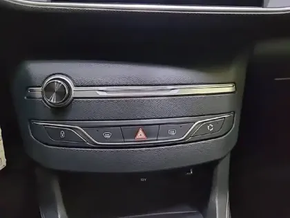 Photo 24 Peugeot 308  PureTech 130ch S&S EAT8