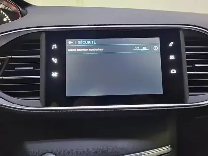 Photo 21 Peugeot 308  PureTech 130ch S&S EAT8