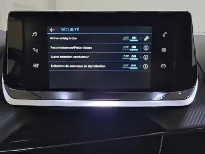 Photo 21 Peugeot 2008  BlueHDi 130 S&S EAT8