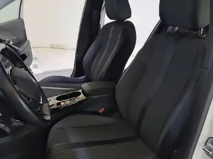 Photo 42 Peugeot 2008  BlueHDi 130 S&S EAT8