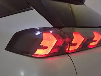 Photo 48 Peugeot 2008  BlueHDi 130 S&S EAT8