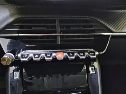 Photo 56 Peugeot 2008  BlueHDi 130 S&S EAT8