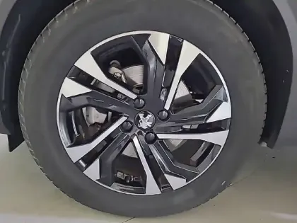 Photo 44 Peugeot 2008  BlueHDi 130 S&S EAT8