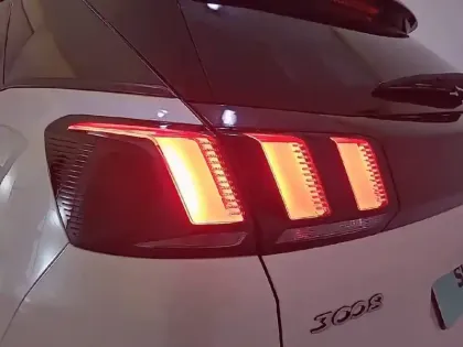 Photo 16 Peugeot 3008  1.2 Puretech 130ch S&S BVM6