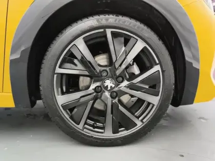 Photo 14 Peugeot 208  PureTech 130 S&S EAT8 GT