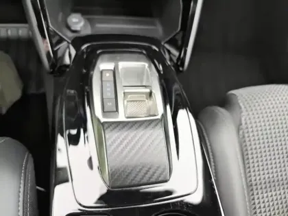 Photo 23 Peugeot 208  PureTech 130 S&S EAT8 GT