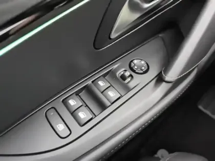 Photo 19 Peugeot 208  PureTech 130 S&S EAT8 GT