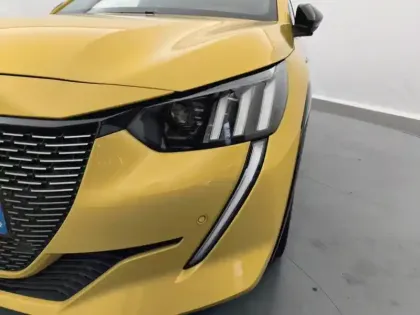 Photo 13 Peugeot 208  PureTech 130 S&S EAT8 GT