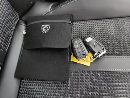 Photo 15 Peugeot 208  PureTech 130 S&S EAT8 GT