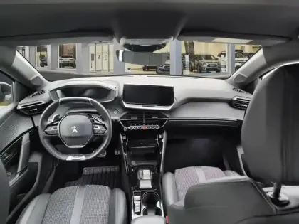 Photo 9 Peugeot 208  PureTech 130 S&S EAT8 GT