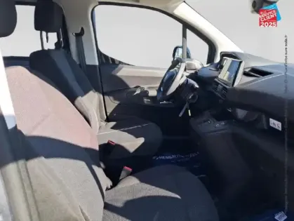 Photo 4 Peugeot 2008  1.2 Hybrid 145ch Allure e-DCS6