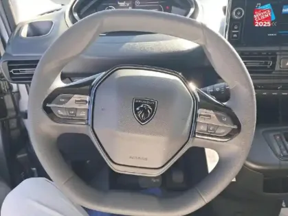 Photo 11 Peugeot 2008  1.2 Hybrid 145ch Allure e-DCS6