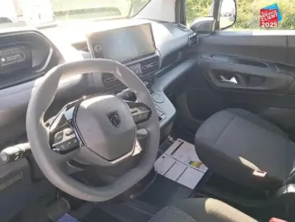 Photo 14 Peugeot 2008  1.2 Hybrid 145ch Allure e-DCS6