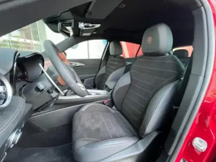 Photo 11 Alfa Romeo Tonale  1.5 Ibrida 160ch Intensa TCT