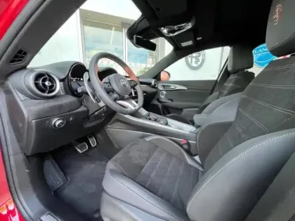 Photo 12 Alfa Romeo Tonale  1.5 Ibrida 160ch Intensa TCT