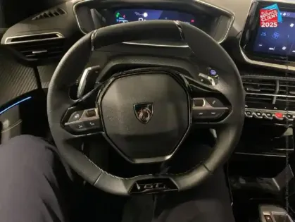 Photo 11 Peugeot 2008  1.2 Hybrid 145ch GT Exclusive e-DCS6