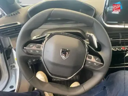 Photo 11 Peugeot 2008  1.2 Hybrid 145ch Allure e-DCS6