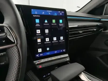 Photo 21 Renault Espace VI E-Tech full hybrid 200 GSR2 Techno