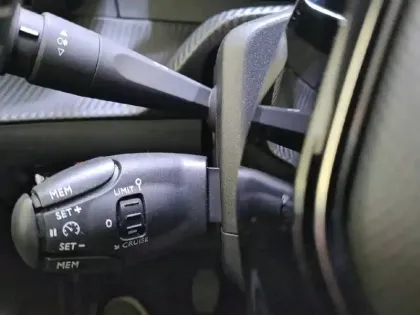 Photo 26 Peugeot 208  BlueHDi 100 S&S BVM6