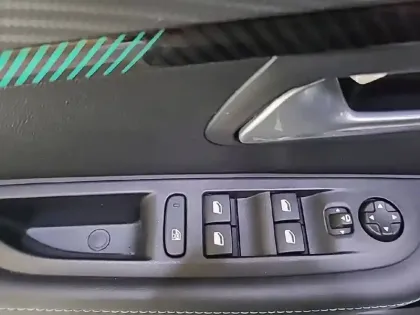 Photo 30 Peugeot 208  BlueHDi 100 S&S BVM6