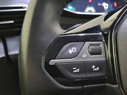 Photo 27 Peugeot 208  BlueHDi 100 S&S BVM6