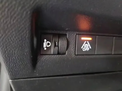 Photo 29 Peugeot 208  BlueHDi 100 S&S BVM6