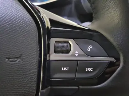 Photo 28 Peugeot 208  BlueHDi 100 S&S BVM6