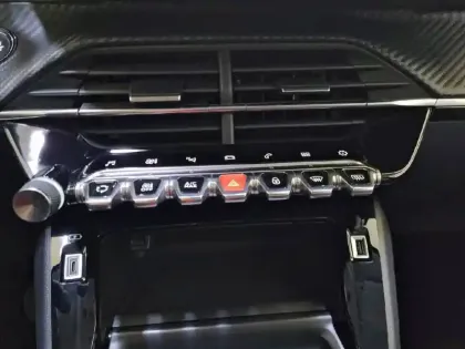 Photo 24 Peugeot 208  BlueHDi 100 S&S BVM6