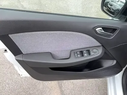 Photo 38 Renault Clio  E-Tech full hybrid 145 ch GSR2