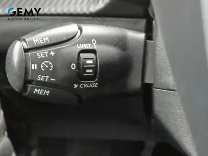 Photo 8 Peugeot 208  BlueHDi 100 S&S BVM6