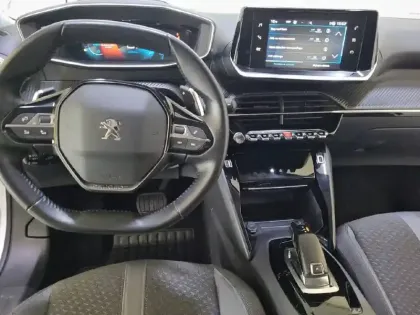 Photo 7 Peugeot 2008  PureTech 130 S&S EAT8