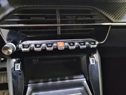 Photo 24 Peugeot 2008  PureTech 130 S&S EAT8