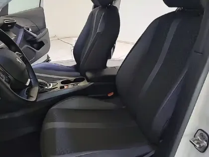 Photo 10 Peugeot 2008  PureTech 130 S&S EAT8