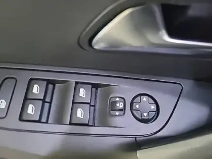 Photo 30 Peugeot 2008  PureTech 130 S&S EAT8