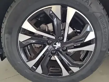 Photo 12 Peugeot 2008  PureTech 130 S&S EAT8