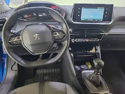 Photo 28 Peugeot 2008  PureTech 100 S&S BVM6