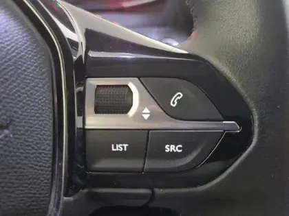 Photo 50 Peugeot 2008  PureTech 100 S&S BVM6