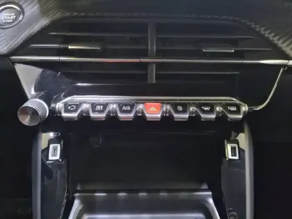 Photo 46 Peugeot 2008  PureTech 100 S&S BVM6