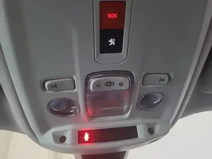 Photo 47 Peugeot 2008  PureTech 100 S&S BVM6