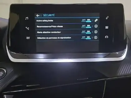 Photo 43 Peugeot 2008  PureTech 100 S&S BVM6