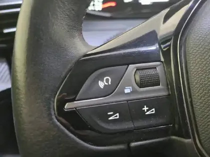 Photo 49 Peugeot 2008  PureTech 100 S&S BVM6