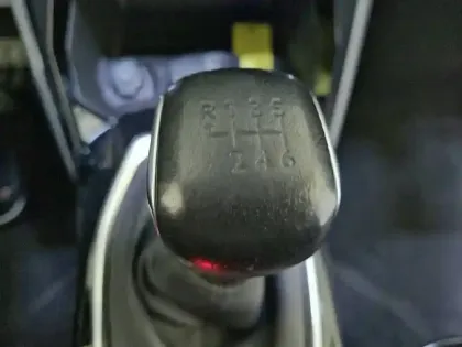 Photo 34 Peugeot 2008  PureTech 100 S&S BVM6