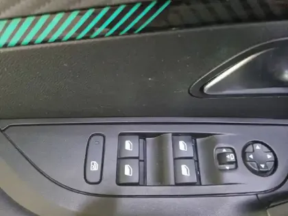 Photo 52 Peugeot 2008  PureTech 100 S&S BVM6