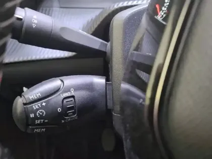 Photo 48 Peugeot 2008  PureTech 100 S&S BVM6