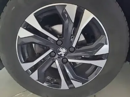 Photo 33 Peugeot 2008  PureTech 100 S&S BVM6