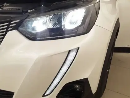 Photo 15 Peugeot 2008  PureTech 100 S&S BVM6