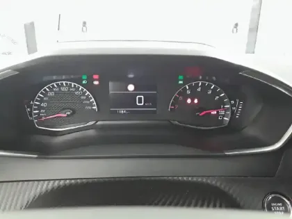 Photo 9 Peugeot 2008  PureTech 100 S&S BVM6