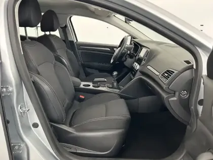 Photo 11 Renault Megane Mégane IV Berline Blue dCi 115 - 21B