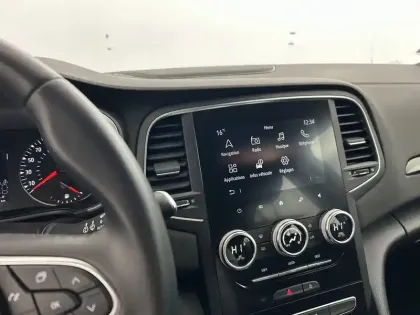 Photo 13 Renault Megane Mégane IV Berline Blue dCi 115 - 21B