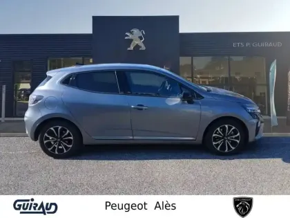 Photo 45 Renault Clio  E-Tech full hybrid 145